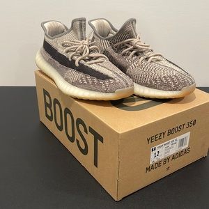 Yeezy 350 V2 Zion good used condition